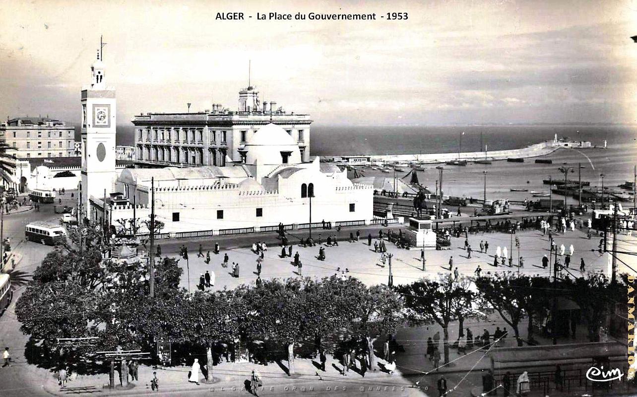 Alger - Place du Gouvernement en 1953.jpg